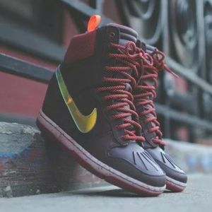 Nike Dunk Sky Hi Wedge Sneakerboot 2.0 Burgundy Waterproof